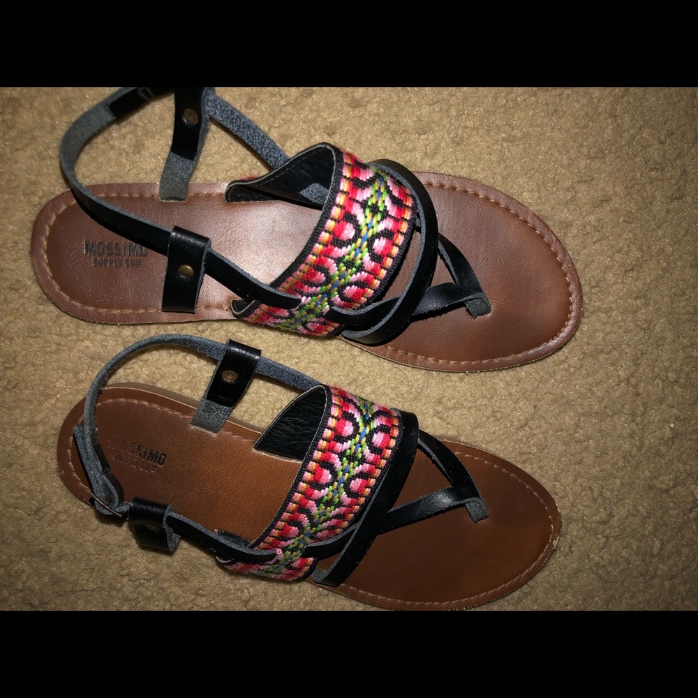 Cute flat sandals with straps. Comfortable.